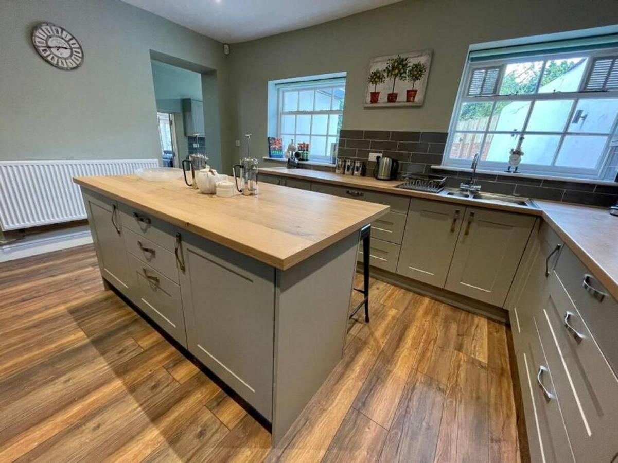 Вилла Lydney House Swaffham Sleeps 22 Экстерьер фото